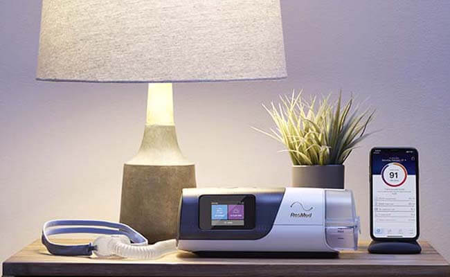 comodino-dispositivo-airsense-11-apap-apnea-sonno