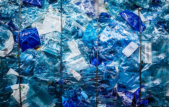 Immagine di bottiglie di plastica riciclate